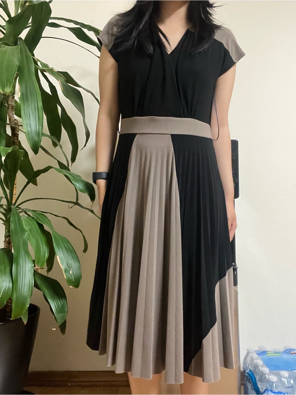 Alfani Colorblock Pleated V Neck Beige and Black Midi Dress Size Small